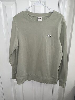 Gently Used The North Face Women’s Crewneck Sweater in Sage Green